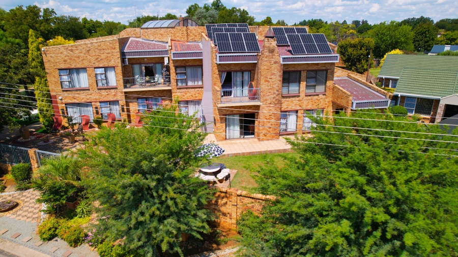 6 Bedroom Property for Sale in Van Der Hoff Park North West